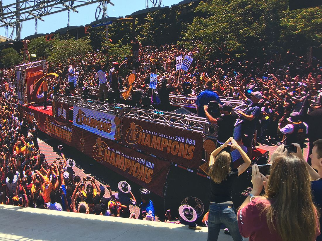 People Are Scaling Buildings in Cleveland at the Cavs Parade - The